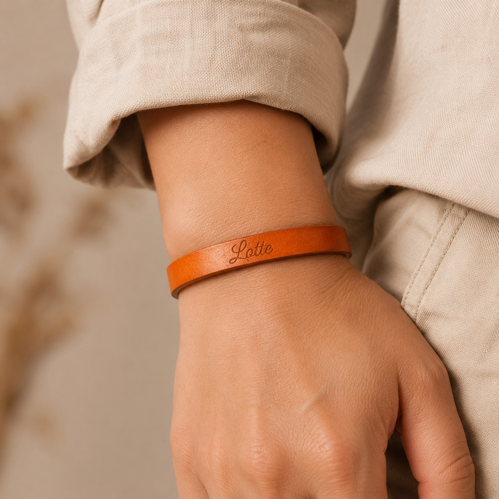 Verstelbare leren armband met metalen gesp